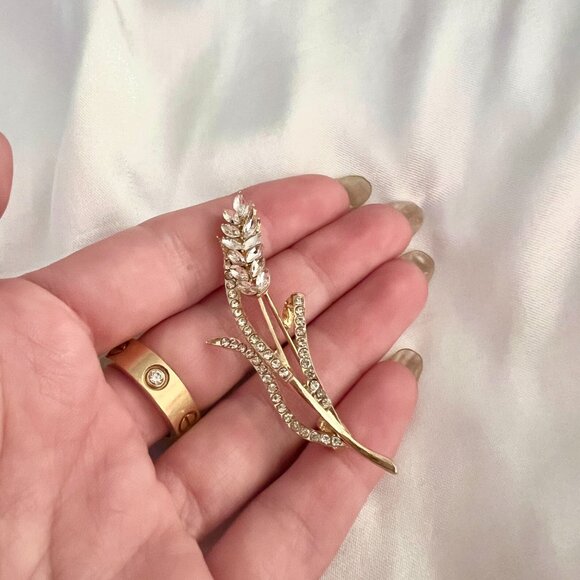 🧷Small Vintage Wheat Brooch - CZ and Rhinestone on Gold-Tone Metal - Picture 3 of 4